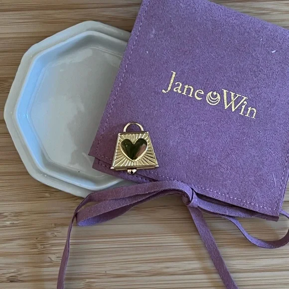 Jane Win | LOVE Clochette Charm | 14k Gold Plated Silver 🔔 💕 - Picture 3 of 4